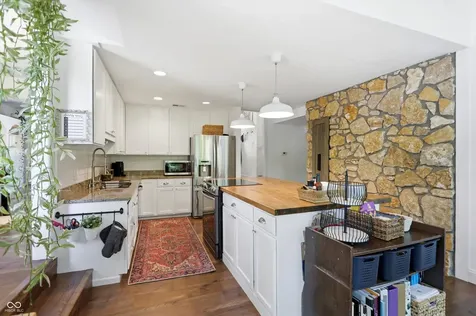 1954 Lakeview Drive Avon IN 46123