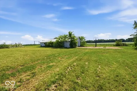 7950 S County Road 575 E Straughn IN 47387
