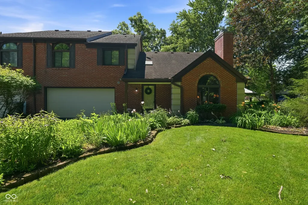 9248 Golden Woods Drive Indianapolis IN 46268