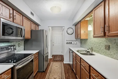 9248 Golden Woods Drive Indianapolis IN 46268