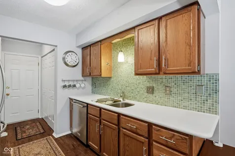 9248 Golden Woods Drive Indianapolis IN 46268
