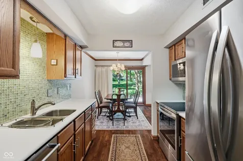9248 Golden Woods Drive Indianapolis IN 46268