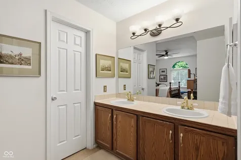 9248 Golden Woods Drive Indianapolis IN 46268