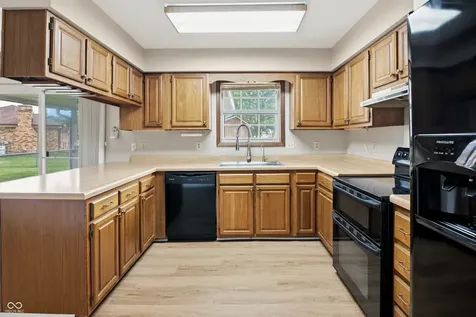 8022 Knollgate Court Indianapolis IN 46268