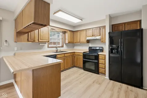 8022 Knollgate Court Indianapolis IN 46268