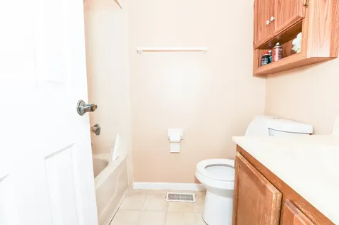 1804 Queensbridge Circle Indianapolis IN 46219