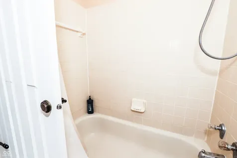 1804 Queensbridge Circle Indianapolis IN 46219