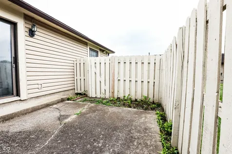 1804 Queensbridge Circle Indianapolis IN 46219