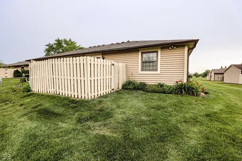 1804 Queensbridge Circle Indianapolis IN 46219