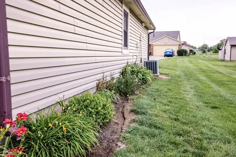 1804 Queensbridge Circle Indianapolis IN 46219