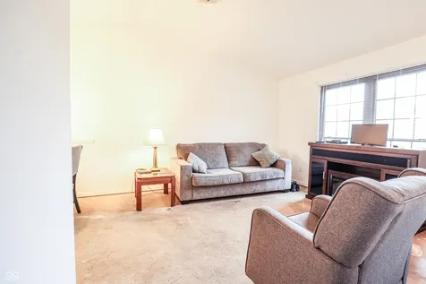 1804 Queensbridge Circle Indianapolis IN 46219