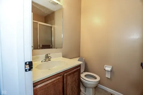 1804 Queensbridge Circle Indianapolis IN 46219