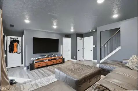 7256 Zanesville Carmel IN 46033