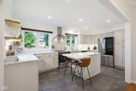 8119 Lake Point Way Indianapolis IN 46256
