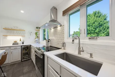 8119 Lake Point Way Indianapolis IN 46256