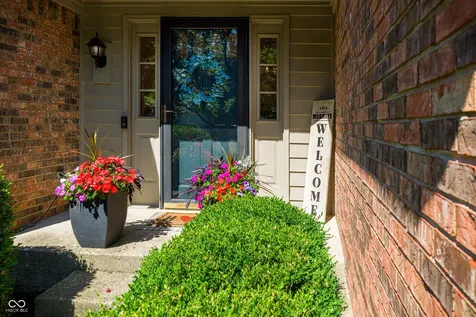 8119 Lake Point Way Indianapolis IN 46256