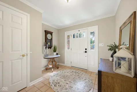 8119 Lake Point Way Indianapolis IN 46256