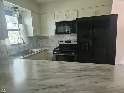 1402 S Thompson Road Shelbyville IN 46176