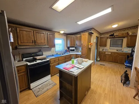 1408 E 600 N Whiteland IN 46184