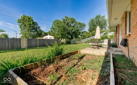 5205 Yellowwood Drive Columbus IN 47203