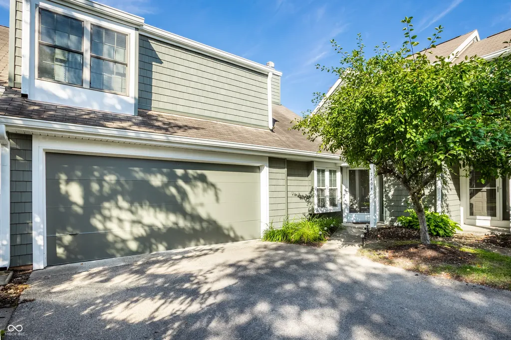 7404 Harbour Isle Indianapolis IN 46240