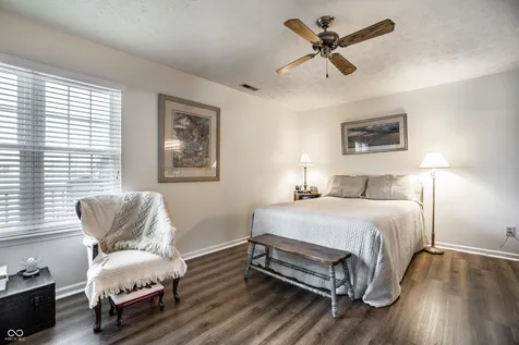 7404 Harbour Isle Indianapolis IN 46240