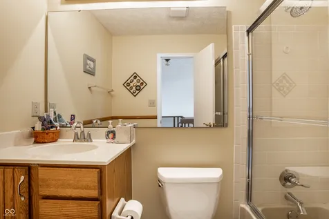 7404 Harbour Isle Indianapolis IN 46240
