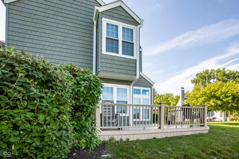 7404 Harbour Isle Indianapolis IN 46240