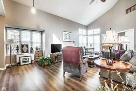 7404 Harbour Isle Indianapolis IN 46240