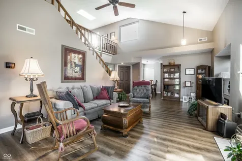 7404 Harbour Isle Indianapolis IN 46240