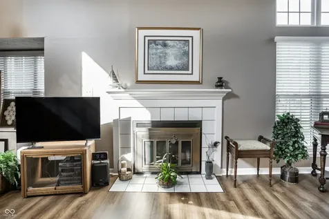 7404 Harbour Isle Indianapolis IN 46240