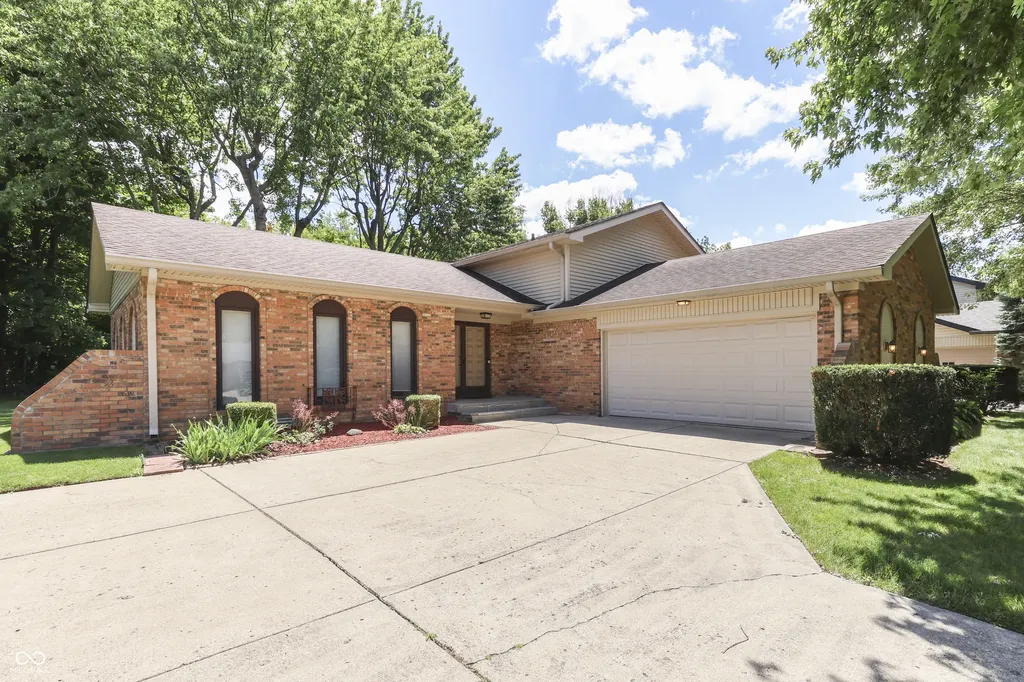 6843 Glacier Drive Indianapolis IN 46217