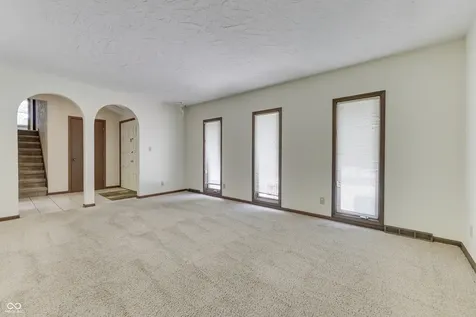 6843 Glacier Drive Indianapolis IN 46217
