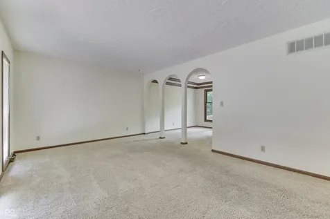 6843 Glacier Drive Indianapolis IN 46217