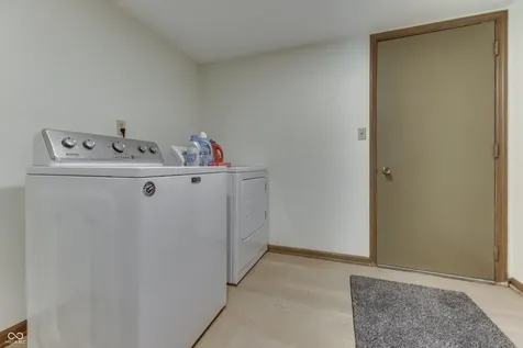 6843 Glacier Drive Indianapolis IN 46217
