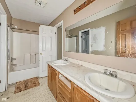 3929 Ireland Drive Indianapolis IN 46235