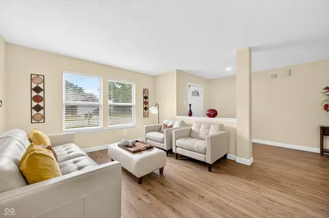 1811 Sonesta Lane Indianapolis IN 46217