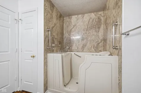 5624 N Jamestown Mccordsville IN 46055
