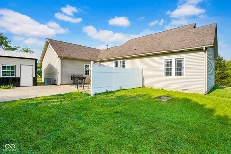7742 N 825 E Hope IN 47246