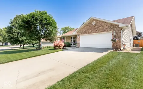 208 Springhill Seymour IN 47274