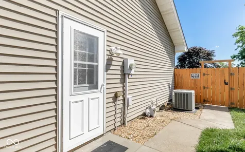 208 Springhill Seymour IN 47274