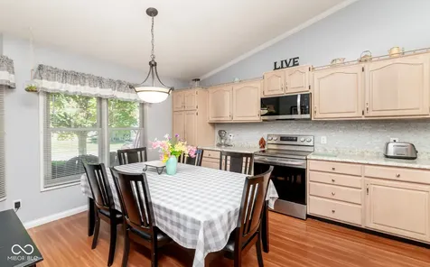 208 Springhill Seymour IN 47274