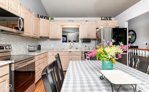 208 Springhill Seymour IN 47274