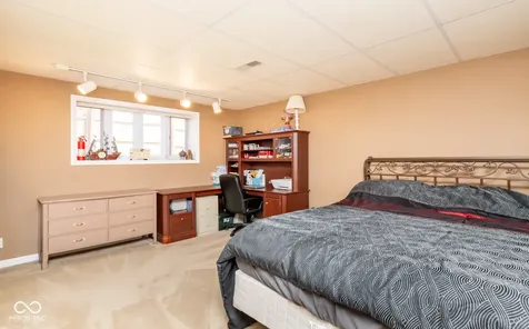 208 Springhill Seymour IN 47274