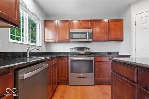 8682 N Dresden Drive Mccordsville IN 46055