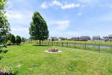 8682 N Dresden Drive Mccordsville IN 46055