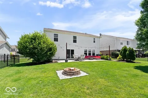 8682 N Dresden Drive Mccordsville IN 46055