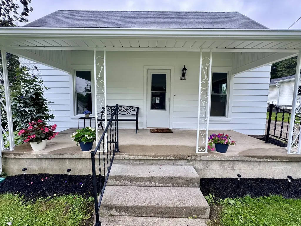 809 Curtis Crawfordsville IN 47933