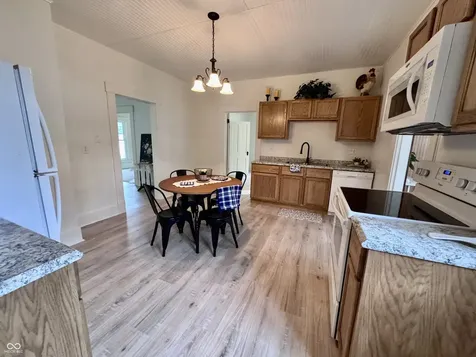 809 Curtis Crawfordsville IN 47933