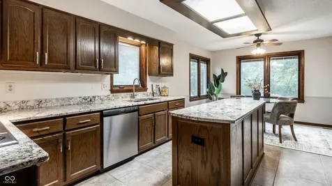 255 Camden Drive Zionsville IN 46077
